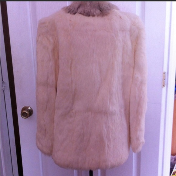 New Rabbit fur coat - Picture 3 of 4